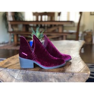 Coolway Velvet Bootie